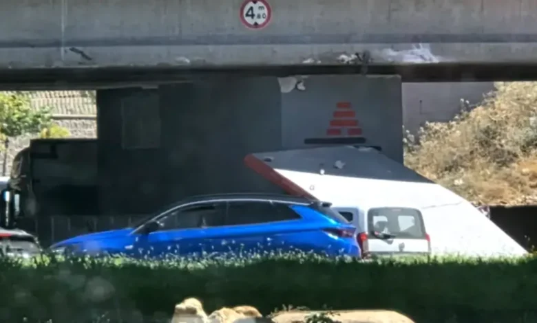 Alt geçit kazası - Tırın Alt Geçitte Sıkışması: Tedbirler Yetersiz mi?