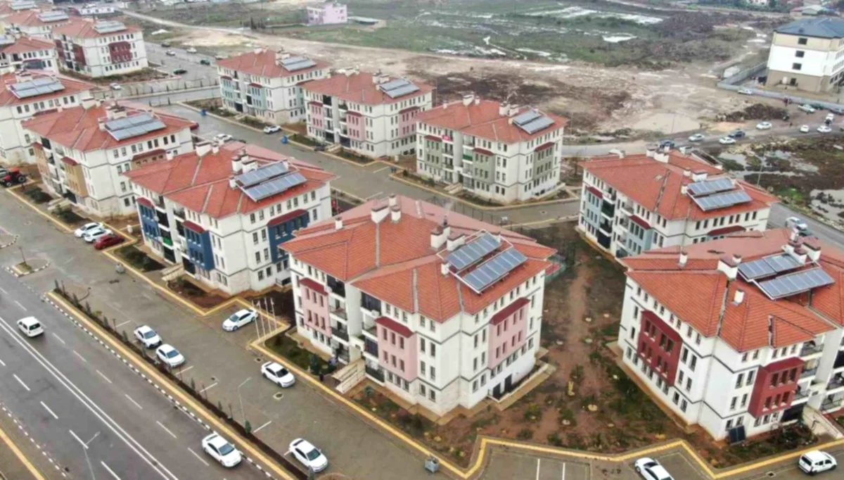 Yeniceli'de Köy Evleri Anahtar Teslim Edildi