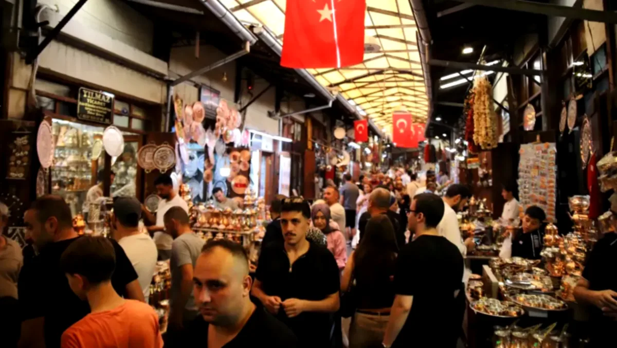 Bakırcılar Çarşısı'nda Sıcaklık Dinmiyor
