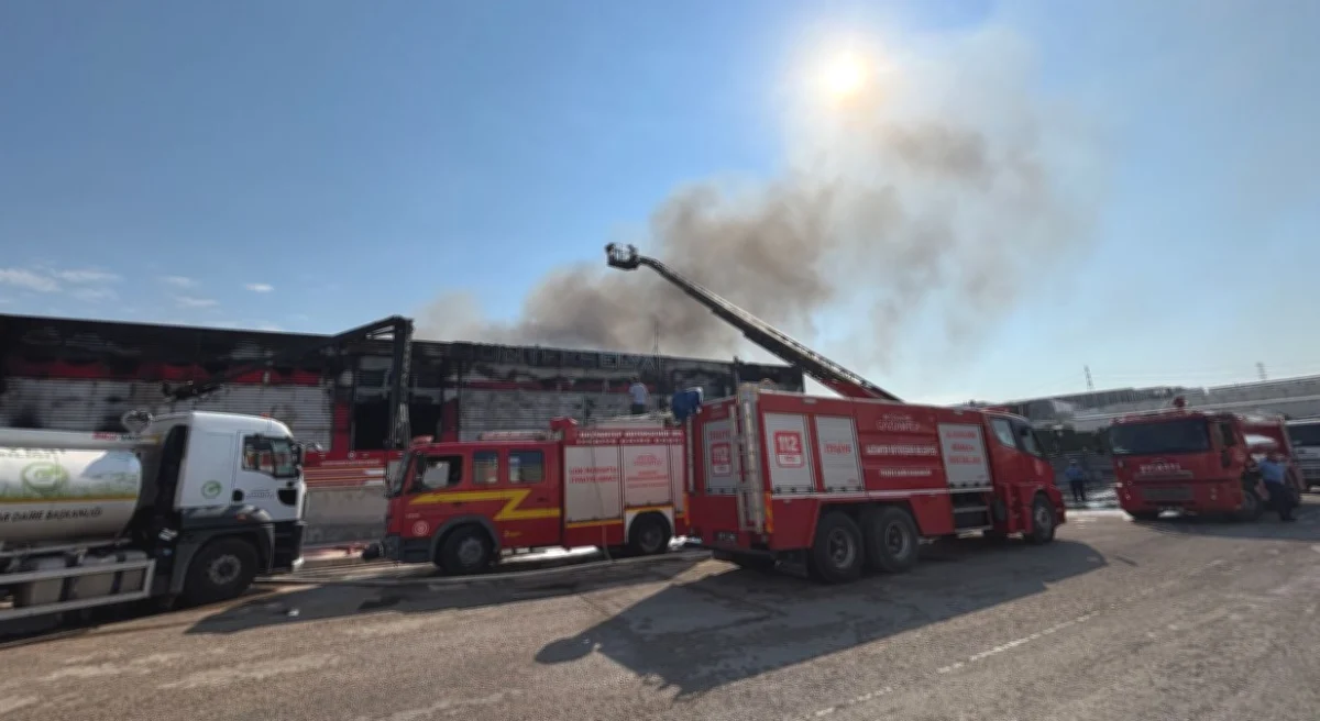 Gaziantep'te Fabrika Yangını: 2 Yaralı