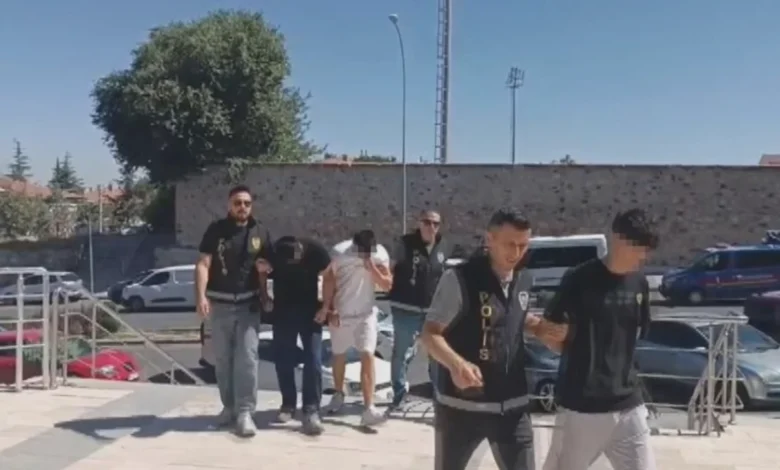 sazan sarmalı - Gaziantep'te Sazan Sarmalı Vurgunu: 2 Tutuklandı