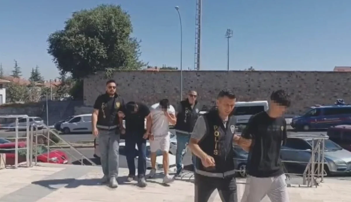 Gaziantep'te Sazan Sarmalı Vurgunu: 2 Tutuklandı
