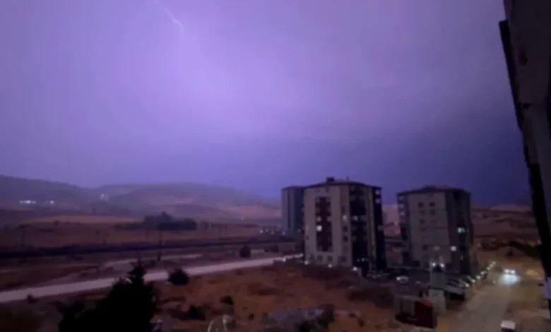Gaziantep şimşek - Gaziantep'te Şimşek Fırtınası: Geceyi Aydınlattı