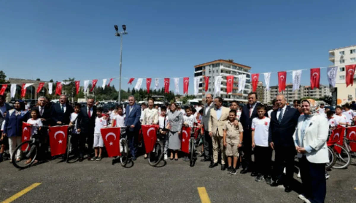 Öğrencilere Bisiklet Hediyesi: Eğitimde Yeni Adım