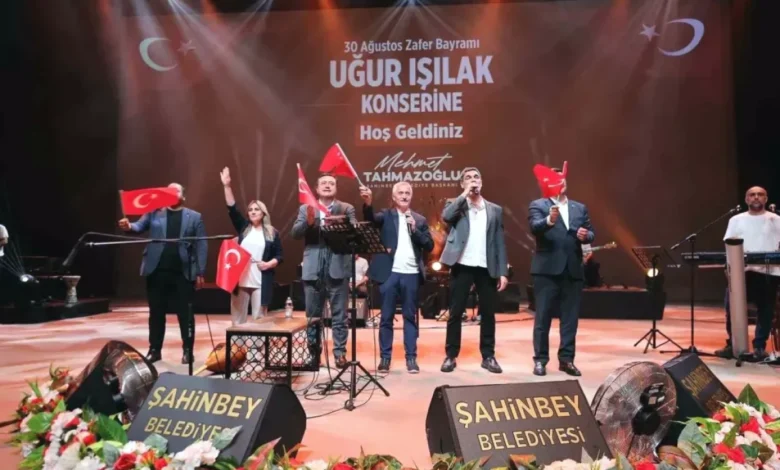 Uğur Işılak Gaziantep - Uğur Işılak Gaziantep'i Coşturdu