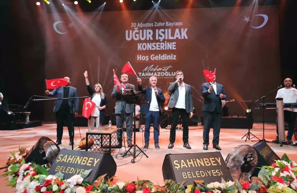 Uğur Işılak Gaziantep'i Coşturdu