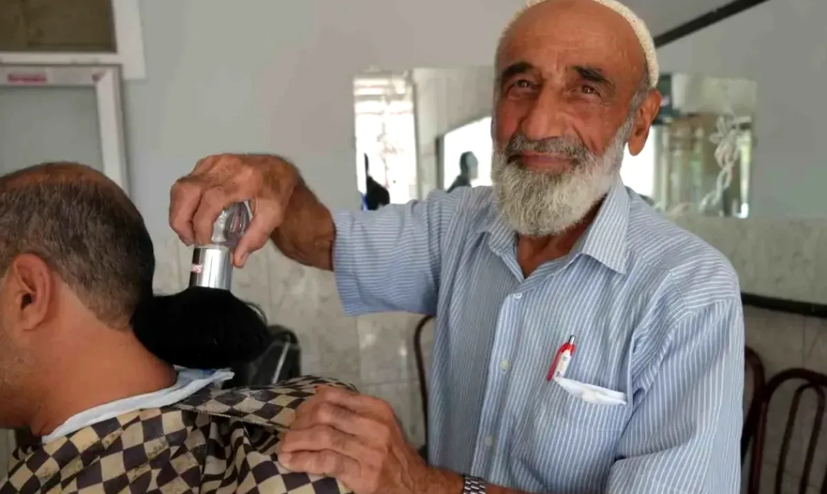 65 Yıllık Berberlik Mesleği: Gaziantep'in Emektarı