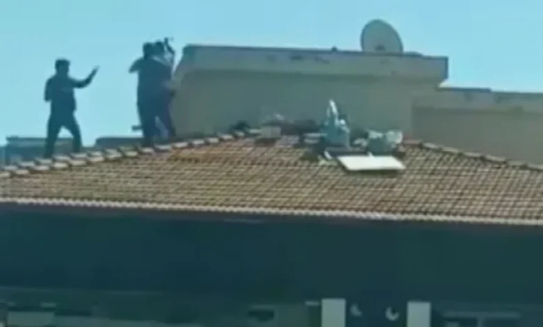 Gaziantep çatıda kavga - Gaziantep Çatıda Kavga: Gaziantep Çatısında Gergin Anlar!
