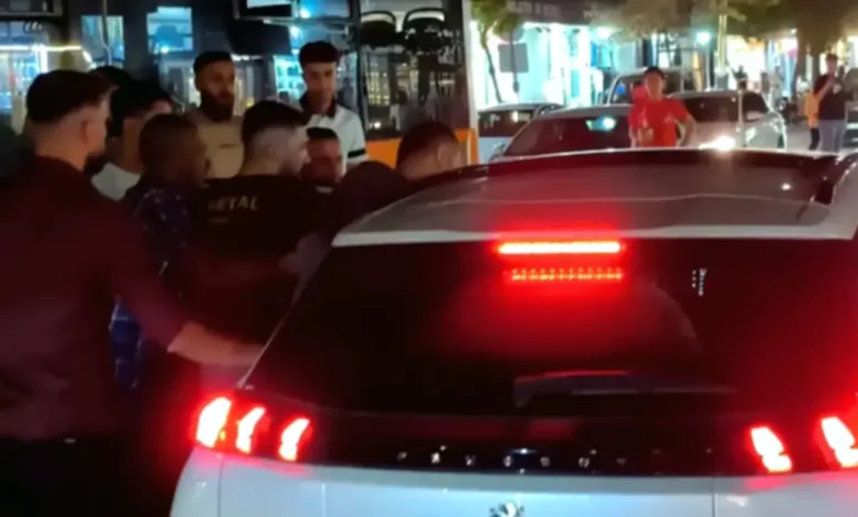 İnönü Caddesi Trafik - İnönü Caddesi Trafik Kavgası: Sürücüler Birbirine Girdi