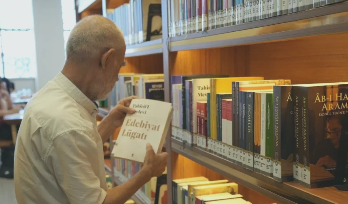 Kitap Aşkı: 76 Yaşında Gençlere İlham