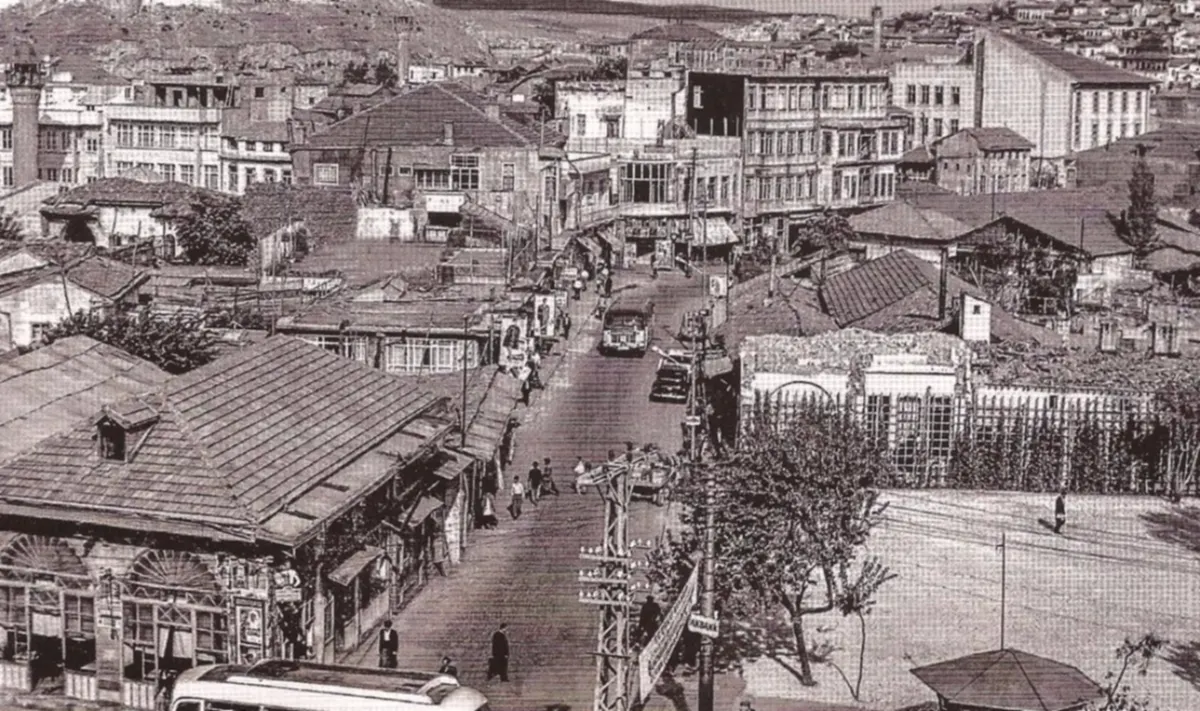Maarif'in Unutulmaz Bahçesi: Rakı ve Sazın Sesi