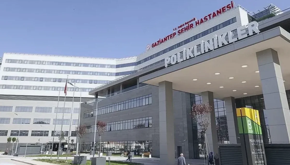 Şehir Hastanesi'nde Doktor Kavgası: Sıcak Su ve Kupa Tehl...