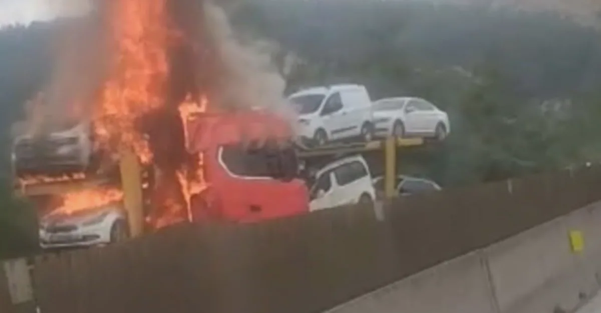 TAG Otoyolunda TIR Yangını: Seyir Halindeki Araçlar Alev ...