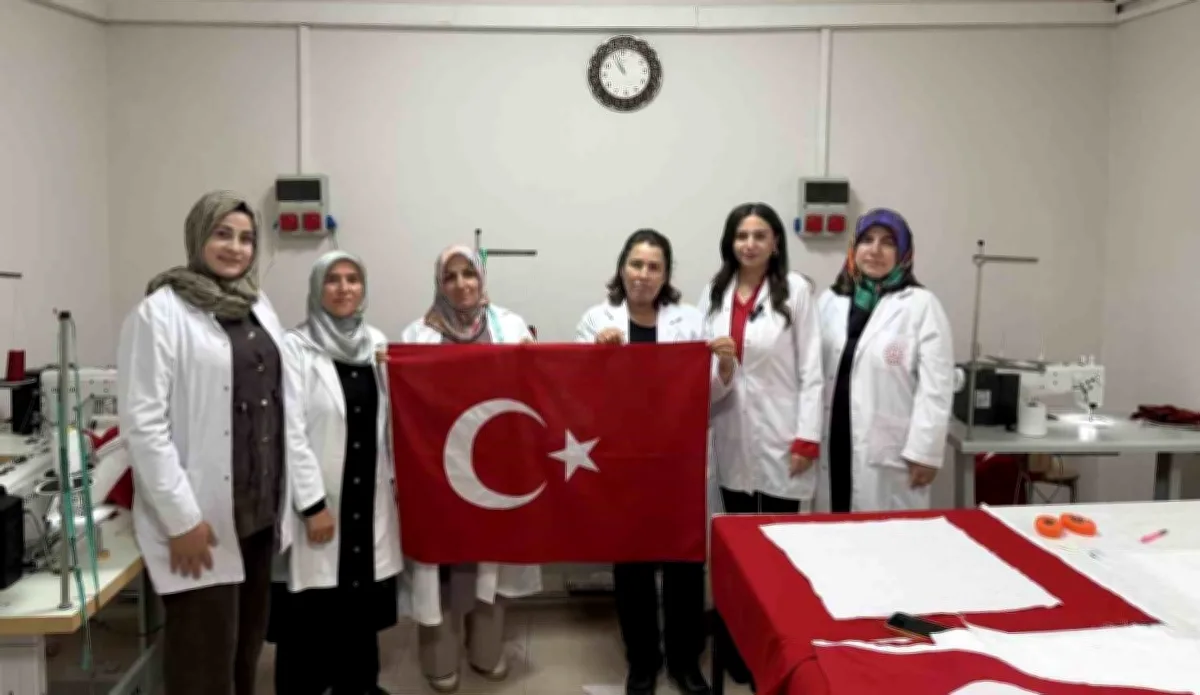 Bayrak Üretimi: Milli Ruh Gaziantep'te Canlanıyor