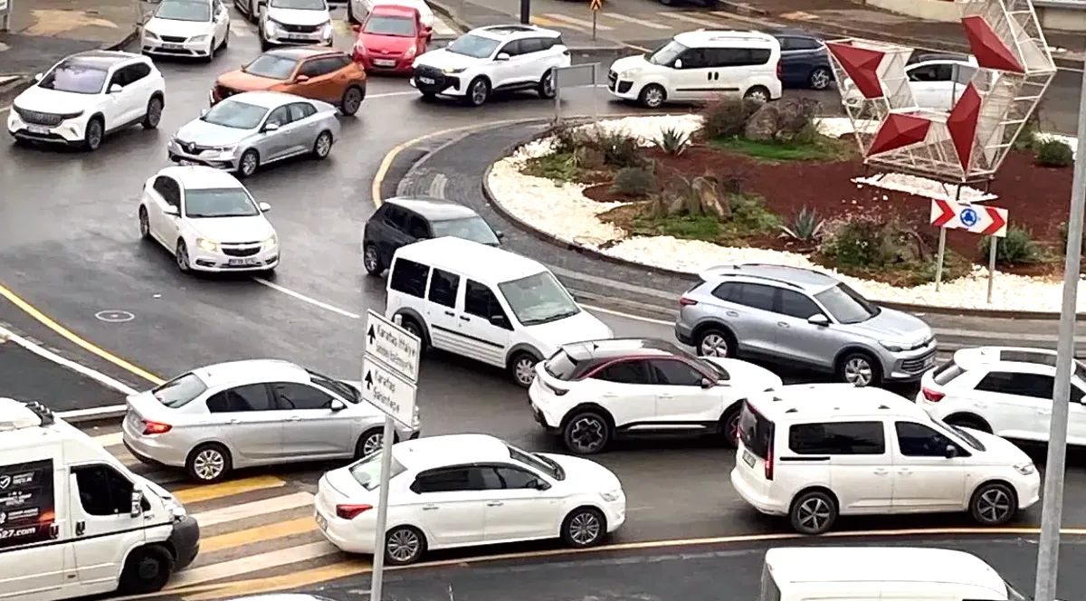 Gaziantep'te Kavşak Çıkmazı: Trafik Kaosu