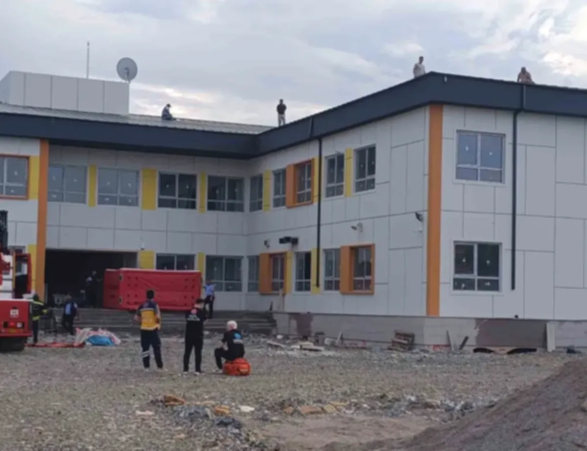 İşçi Ücret Eylemi: Çatıdan Sesleniyorlar