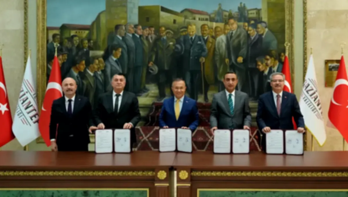Öğrencilere 65 Bin Çift Ayakkabı Desteği